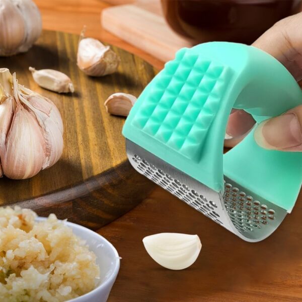 Stainless Steel Garlic Press, Garlic Press Rocker Garlic Mincer, Garlic Chopper with Peeler and Cleaning Brush, Garlic Mincer for Crushing Garlic Tools (Black) - Image 4